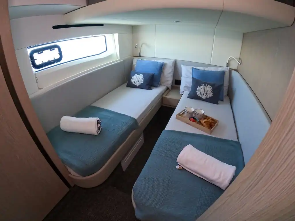 Sailboat rental Azimut 53 Sea Shell Motor Yacht in Barcelona - Aria.Image 8