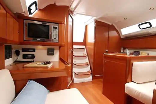 Sailboat rental Beneteau Oceanis 37 Sailing Boat in Barcelona - Aria.Image 5