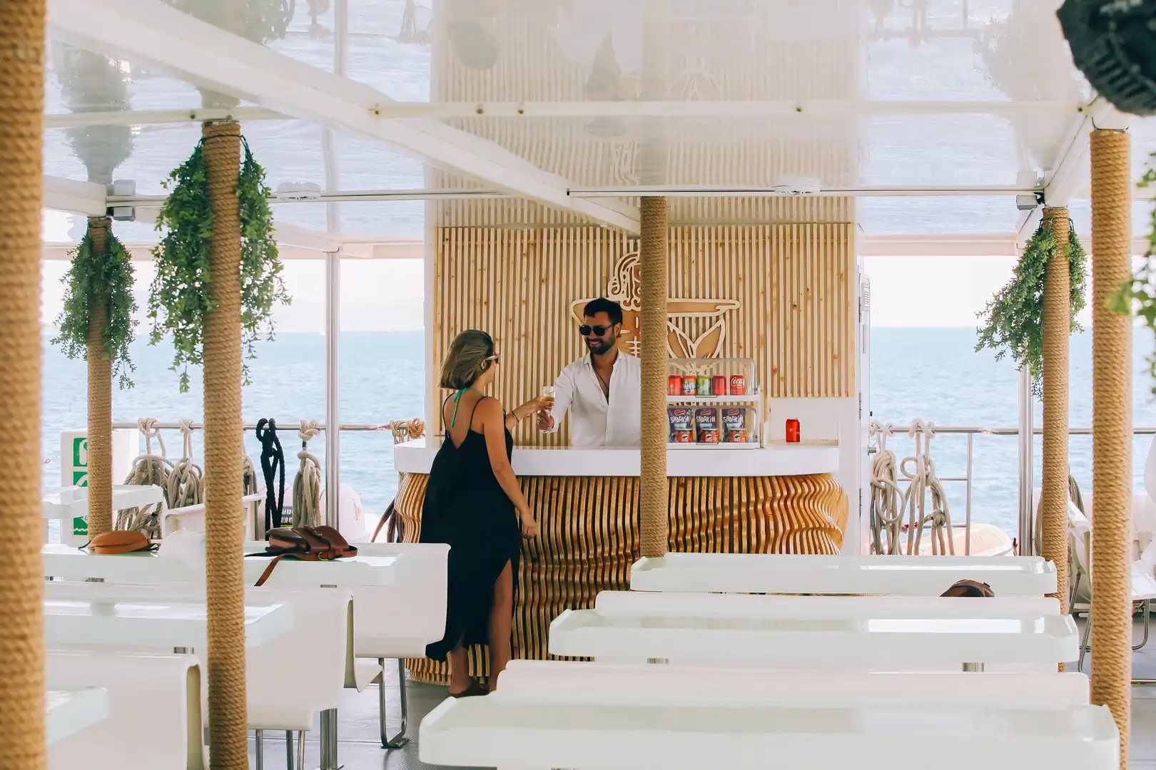 Eco Slim Catamara A Motor - Aria.Image 2