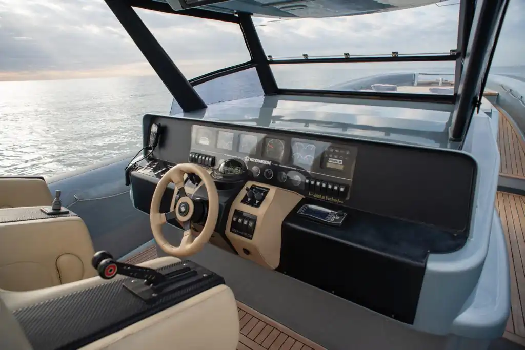 Alquiler de velero Novamarine Ten Gray Spicy Lancha De Lujo en Barcelona - Aria.Image 3