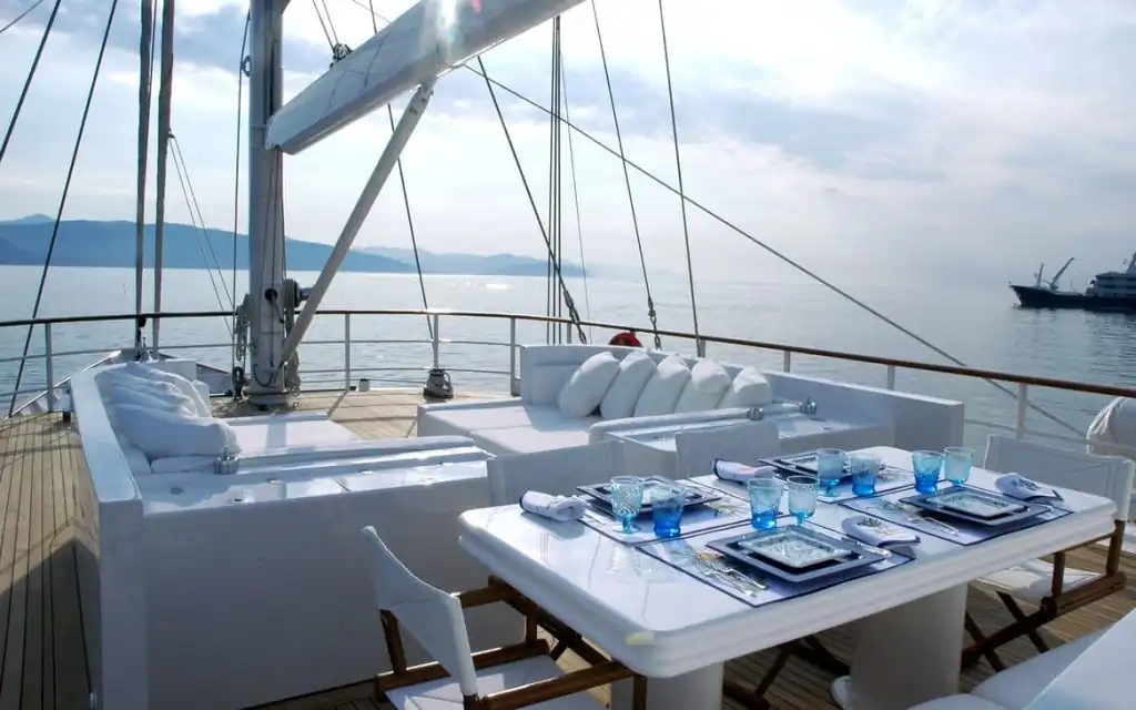 Sailboat rental Schaefer Friesland Mata Mua Sailboat in Barcelona - Aria.Image 3